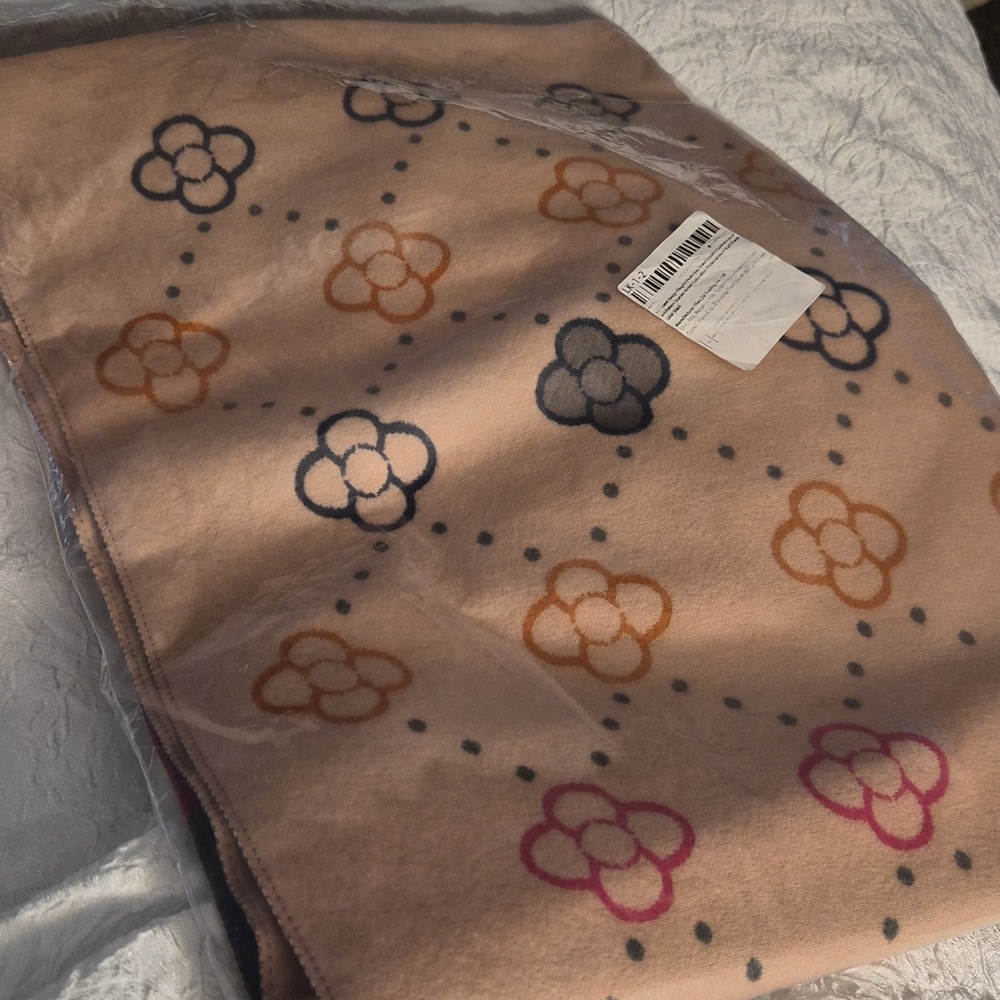 Cashmere Printed Scarf ▪︎ Pink/Black - Picture 5 of 9